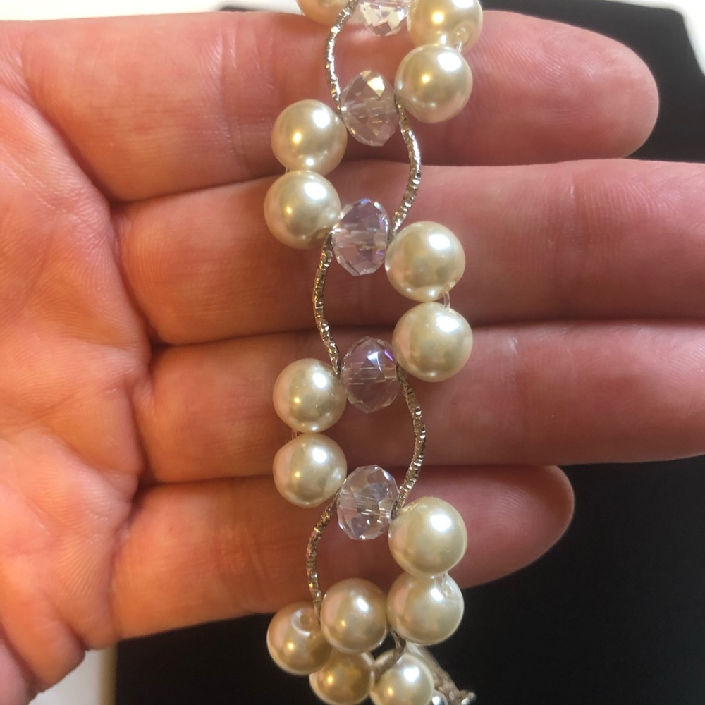 💋Faux Pearl, Crystal/Silver Accent Bracelet  8” - Picture 2 of 3